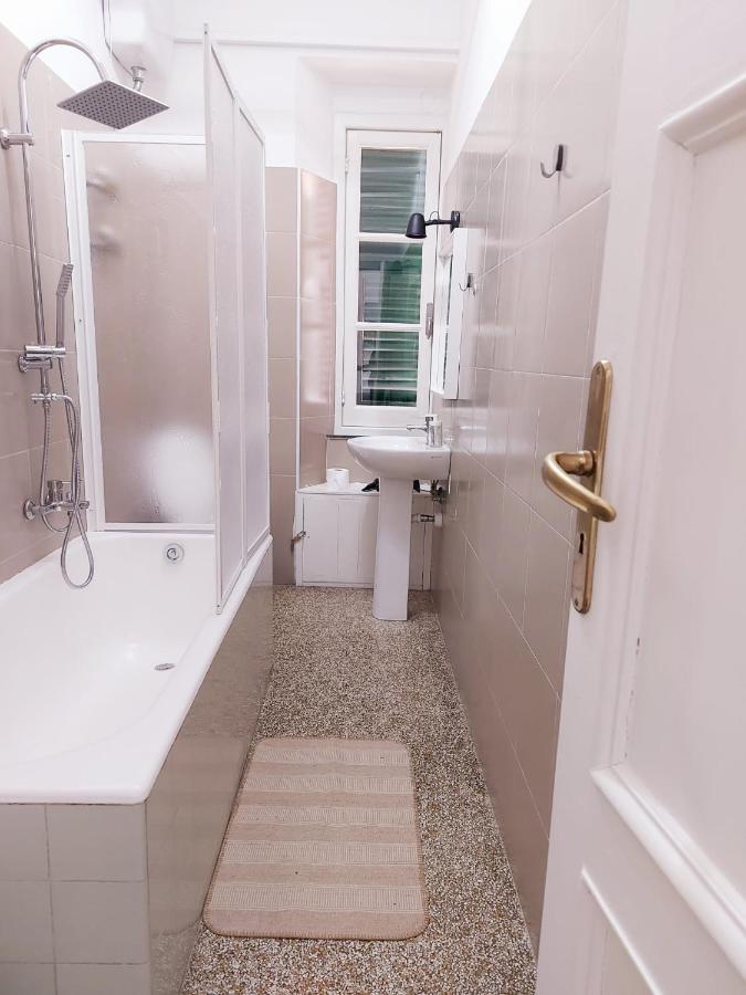 Genova Rooms Brignole B Bagian luar foto